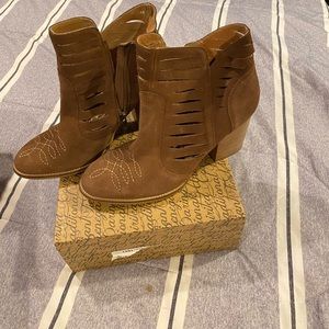 Ariat whiskey Suede Brown Boot Size 9.5